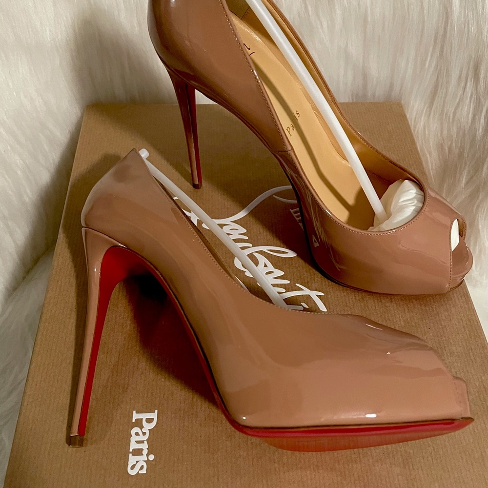 Christian Louboutin New Very Privé Patent Pumps
